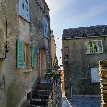 Maisonnette Dans Un Cadre Exceptionnel Entre Et Montagne
