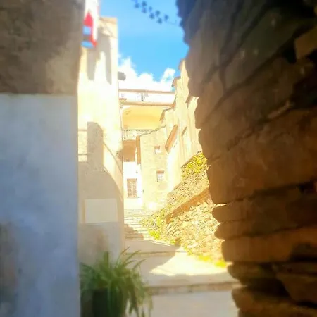 Maisonnette Dans Un Cadre Exceptionnel Entre Et Montagne *