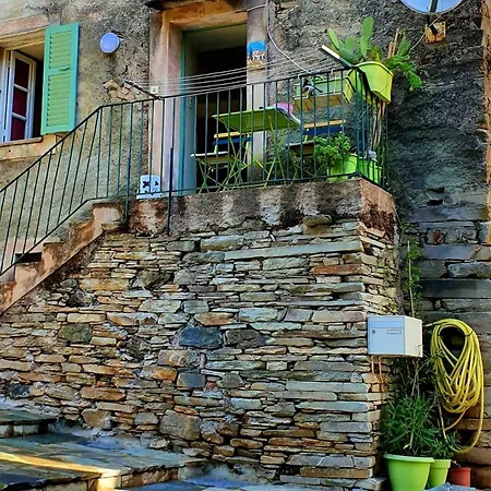 Maisonnette Dans Un Cadre Exceptionnel Entre Et Montagne * Brando