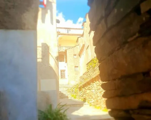 Maisonnette Dans Un Cadre Exceptionnel Entre Et Montagne *