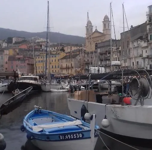 Maisonnette Dans Un Cadre Exceptionnel Entre Et Montagne *