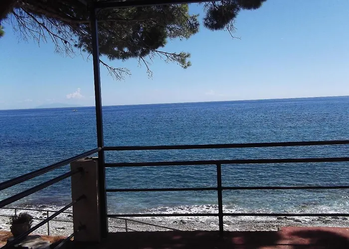 Maisonnette Dans Un Cadre Exceptionnel Entre Et Montagne *